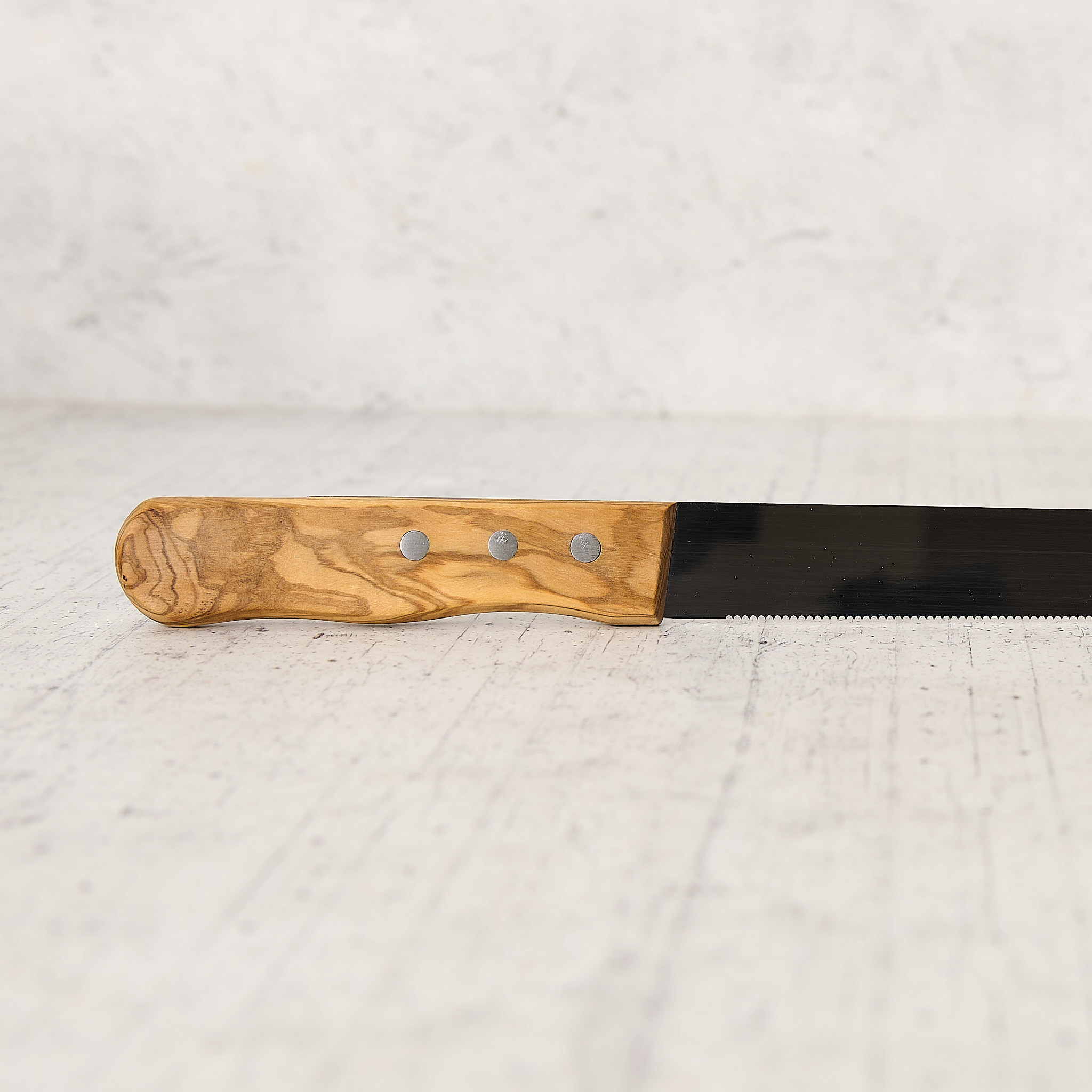 Coltello per pane in legno di ulivo artigianale - immagine 4