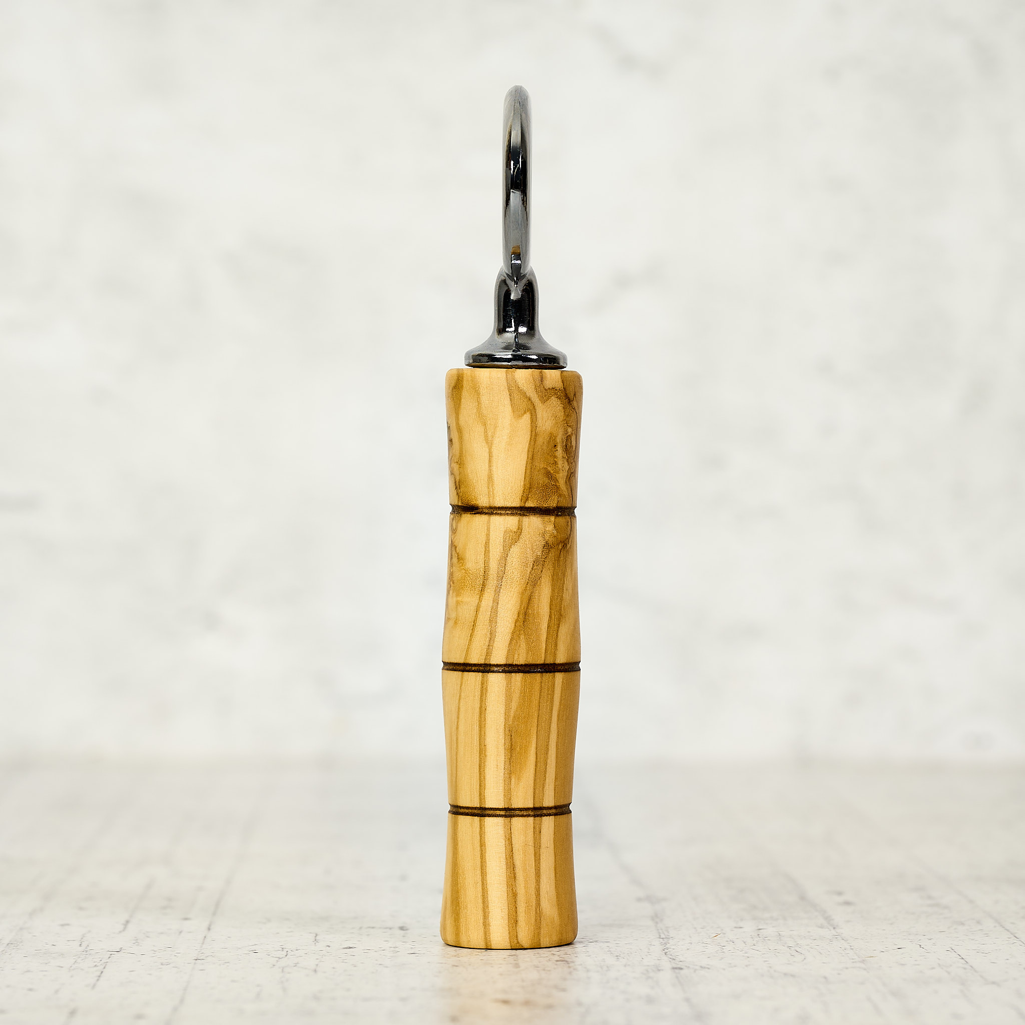 Apribottiglie con manico in legno di ulivo - immagine 2